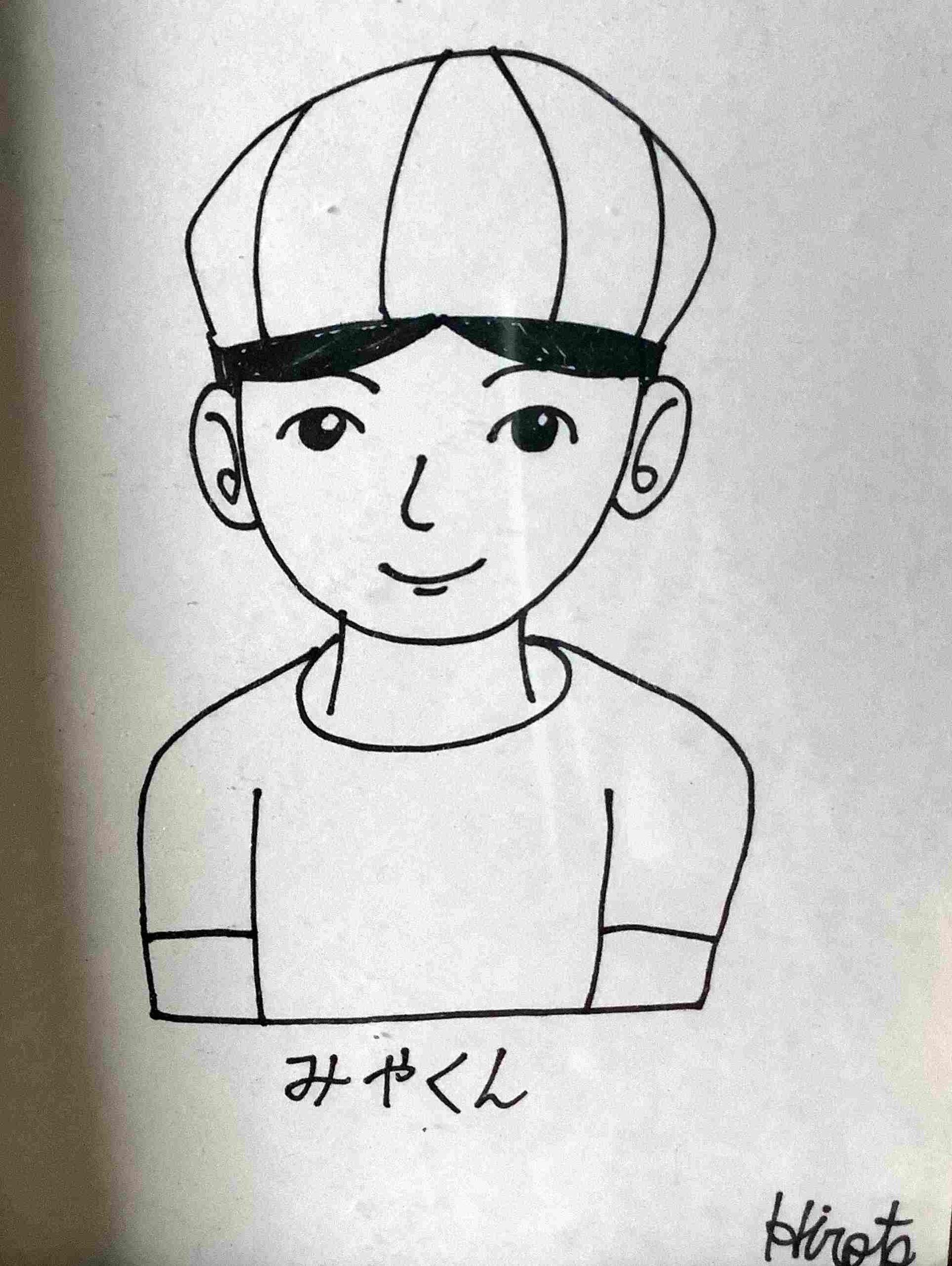 白い紙に黒いペンでHiroto画伯に描いてもらった似顔絵。Tシャツを着て帽子をかぶっている。